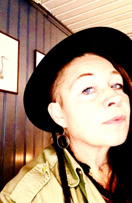 Anne Fossen debuterer med mørke og tankevekkende dikt